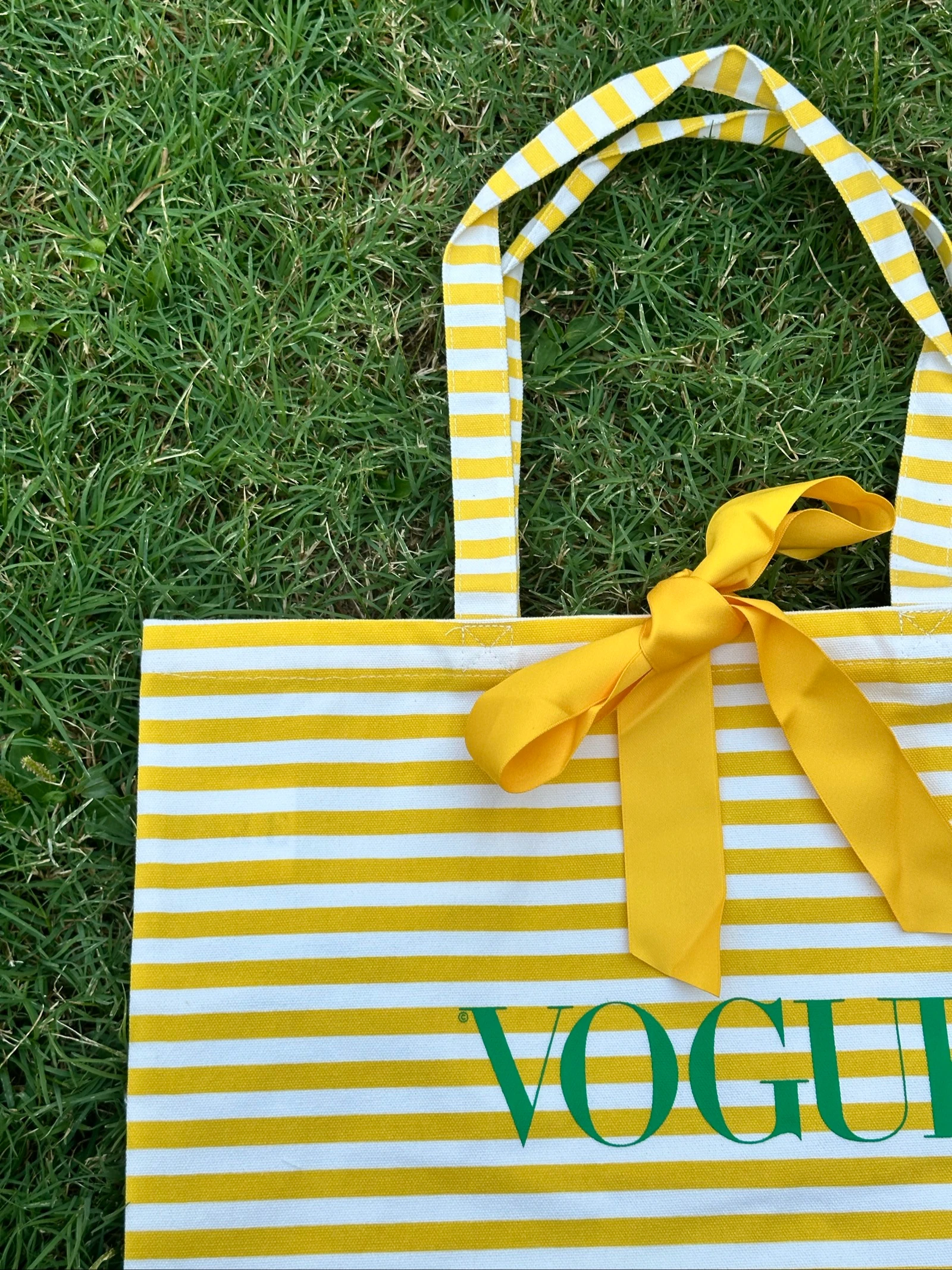Bolsa tote listrada Vogue – photo 3